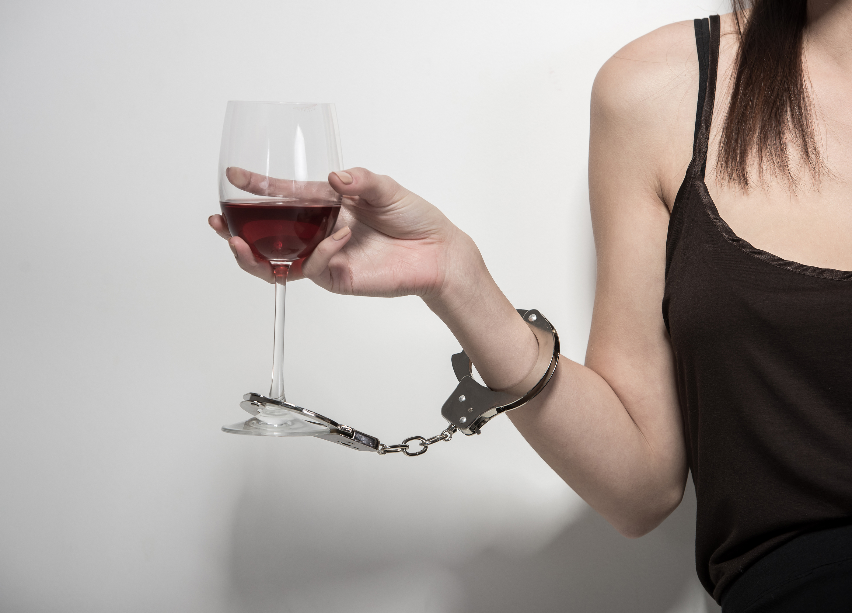 Снижение тяги к алкоголю. Алкоголизм. Алкогольная зависимость. Женщина и алкоголь.